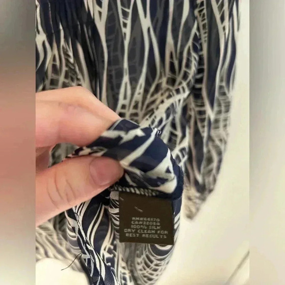 ANTHROPOLOGIE FEI 100% SILK Balloon Sleeve navy Sheer button down Blouse Sz 2 - Picture 4 of 7